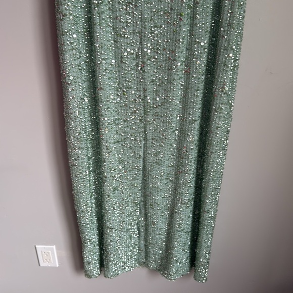 MAC DUGGAL Sequined Sleeveless Embellished Neckline Gown 12 - Picture 10 of 14